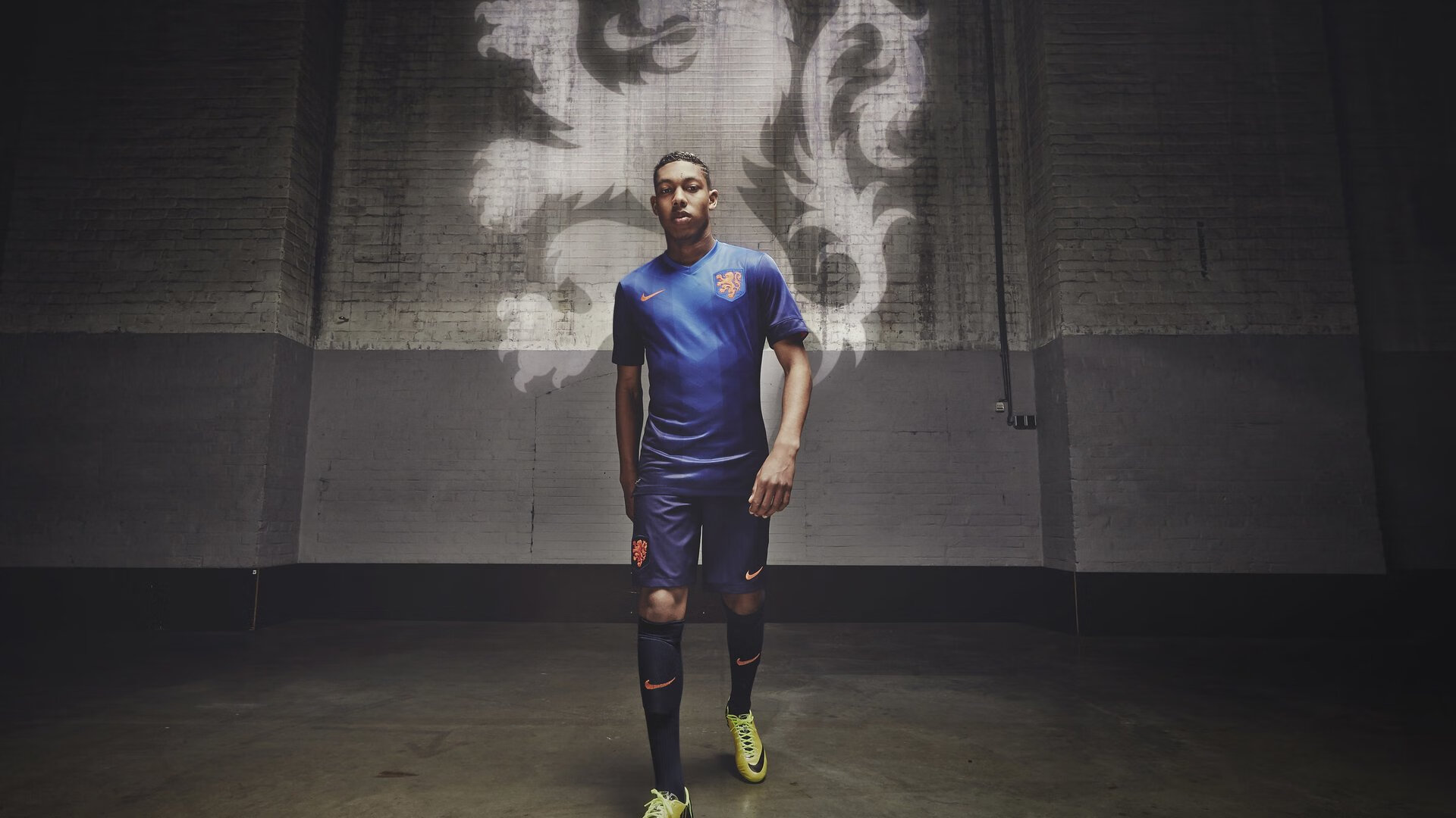 乌拉圭队中场卡瓦尼在巴黎奥运会上展现出强大的进攻组织能力，乌拉圭球员