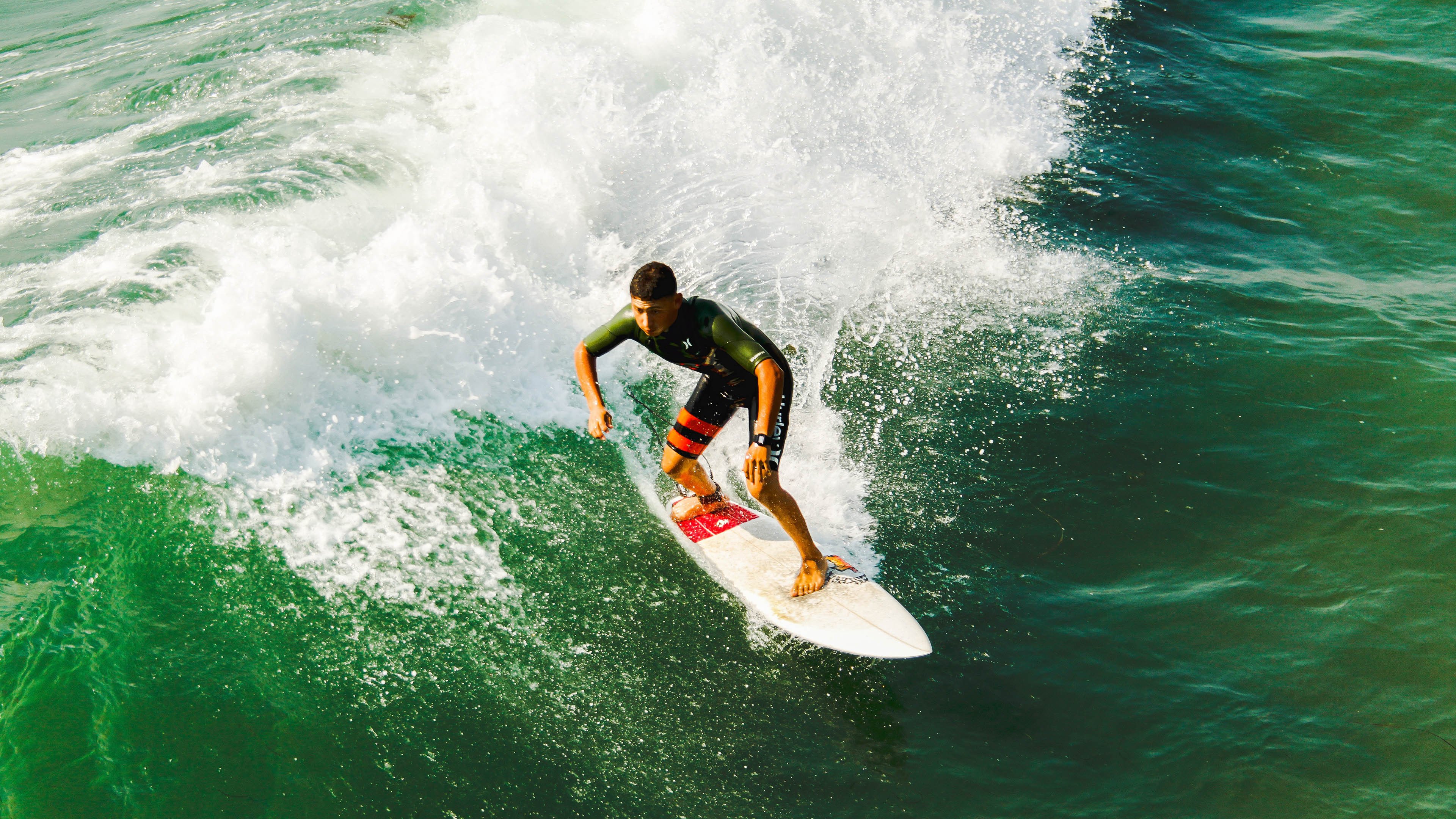 “青少年足球联赛吸引来自全国的数百支代表队”，青少年足球俱乐部联赛